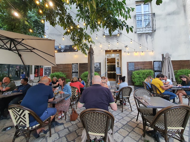 Chez Jean Léon